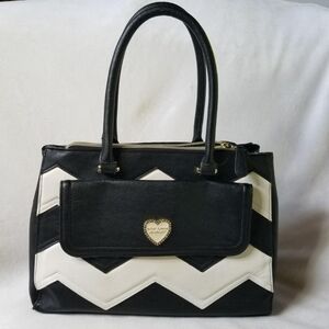 Vintage Betsey Johnson black and white faux pebbled leather tote bag purse